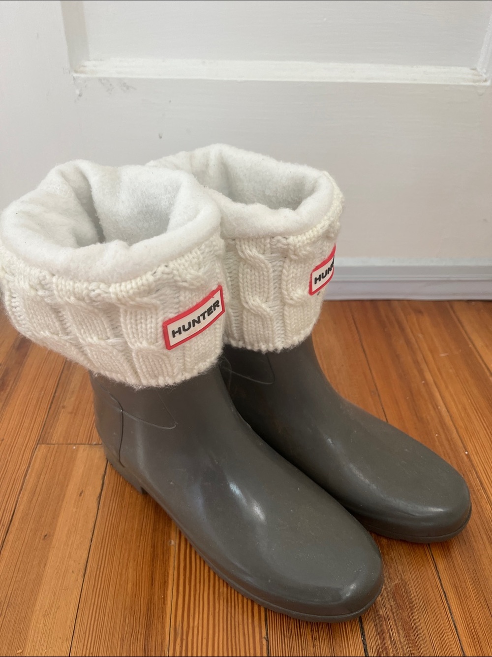 Hunter Gray Rain Boots with Cream Knit Cuffs size 7